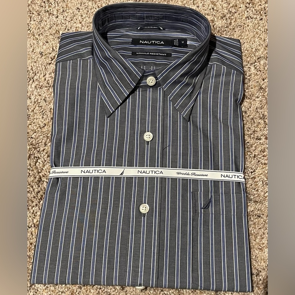 Men’s Nautica Dress Shirt. Size Medium.
